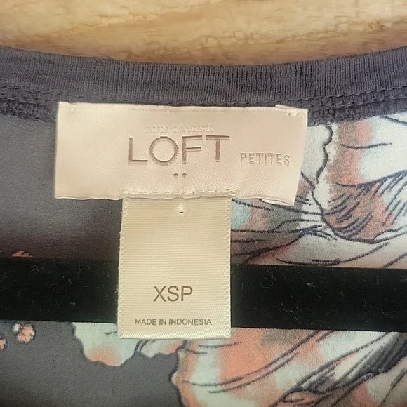 Loft XSmall Petite Gray Floral Sleeveless Top - Picture 3 of 5
